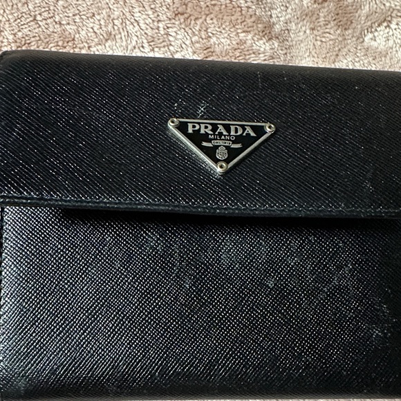 Sleek Black Textured Leather Wallet - Picture 6 of 6